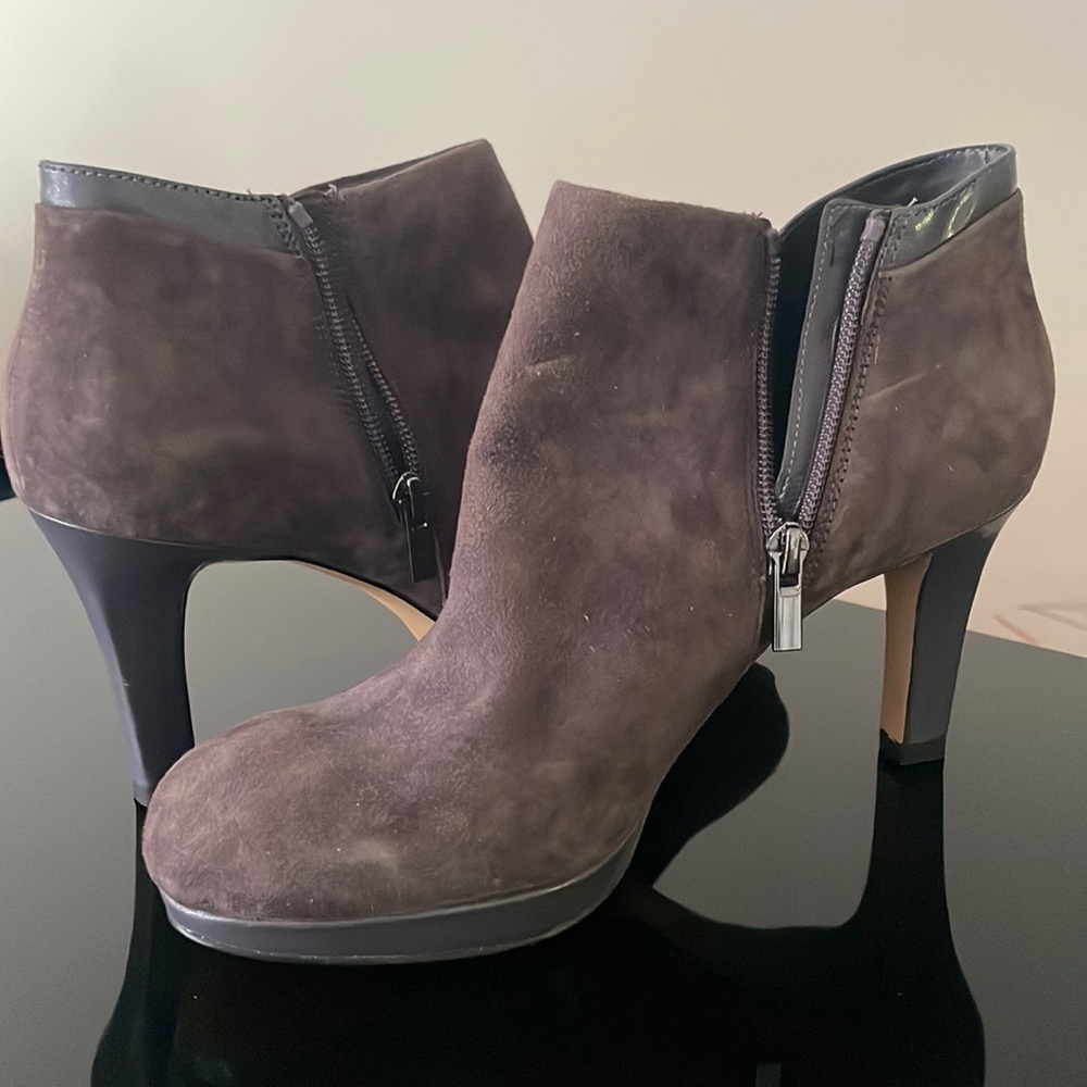 Clarks Artisan Delsie Stella Suede Purple/Gray Womens 8 Ankle Zipper Booties